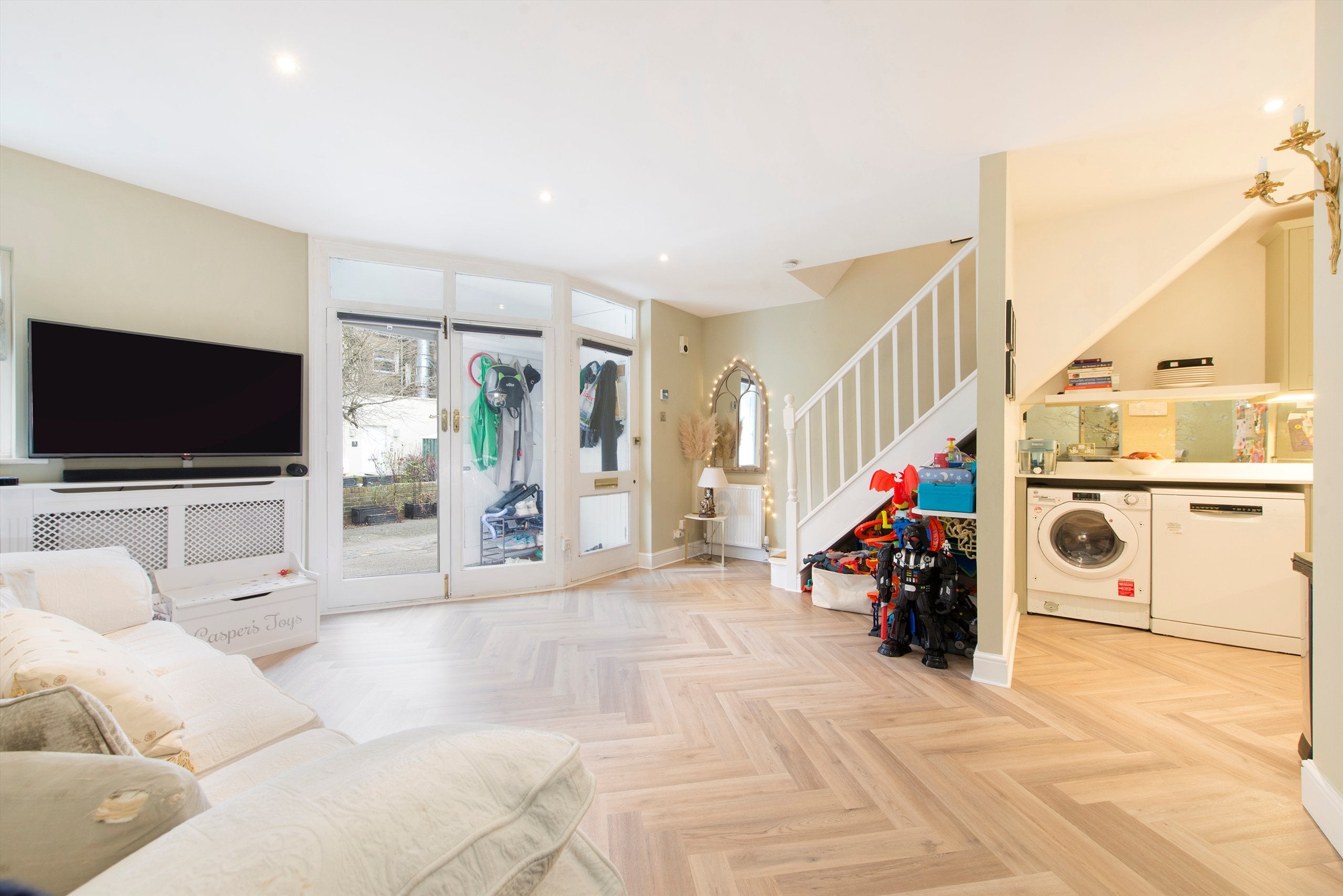 Flat Malvern Mews in Greater London