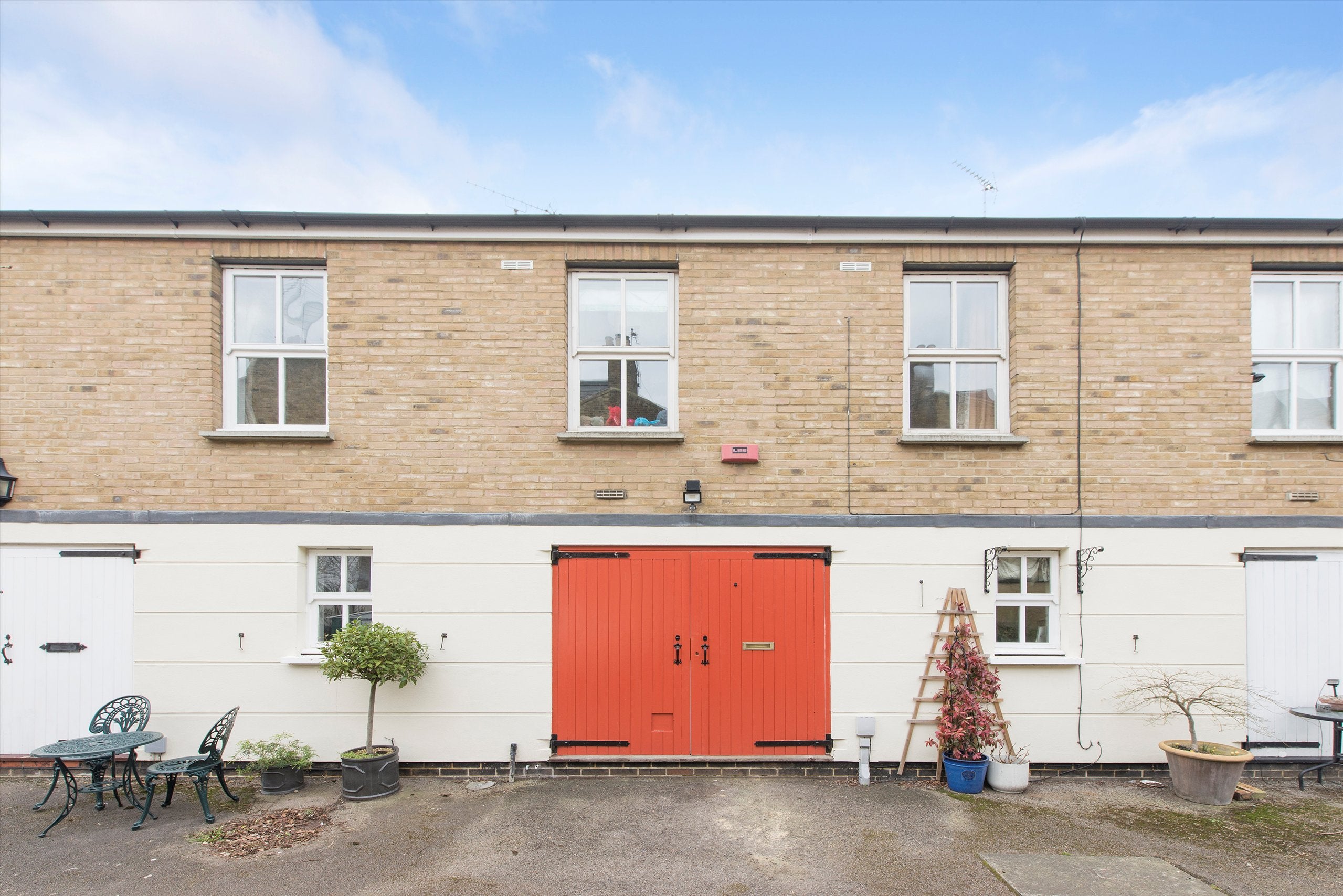 Flat Malvern Mews in Greater London
