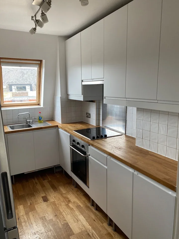 Flat Winchester Avenue in Greater London