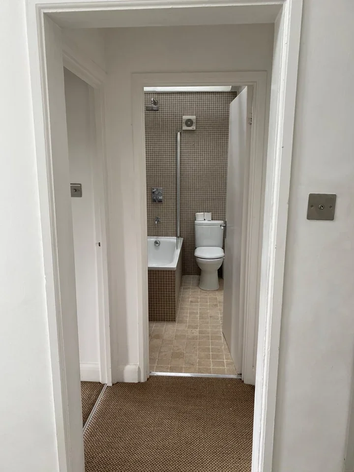 Flat Winchester Avenue in Greater London