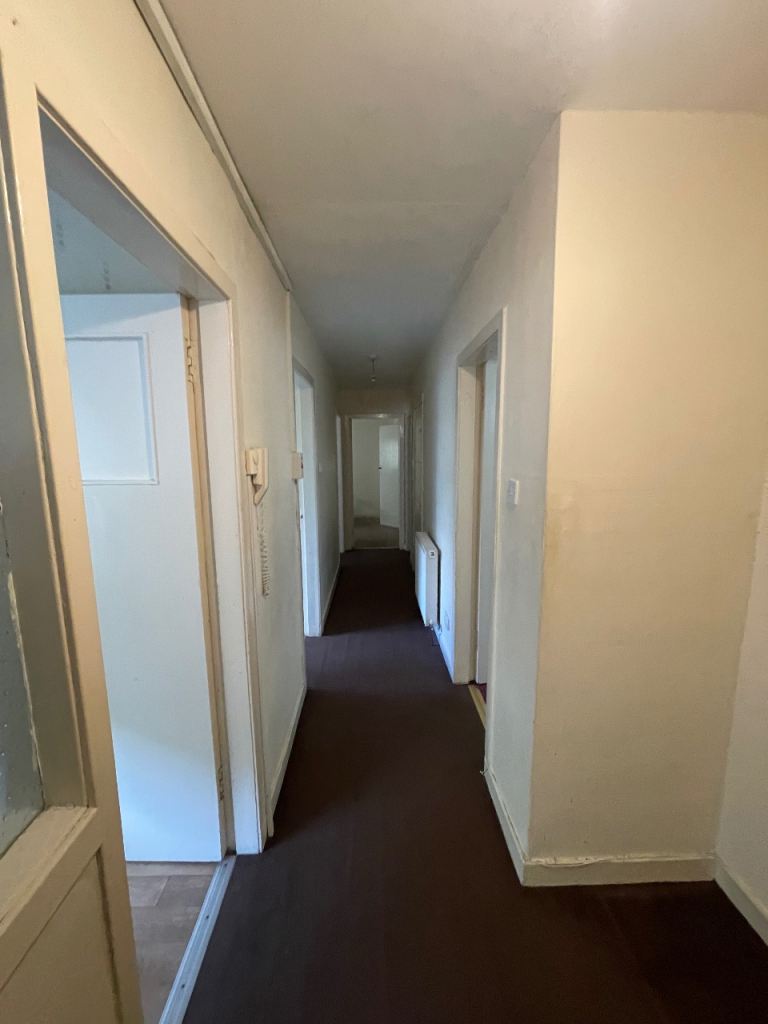 Flat Burnhead Path West in City of Edinburgh