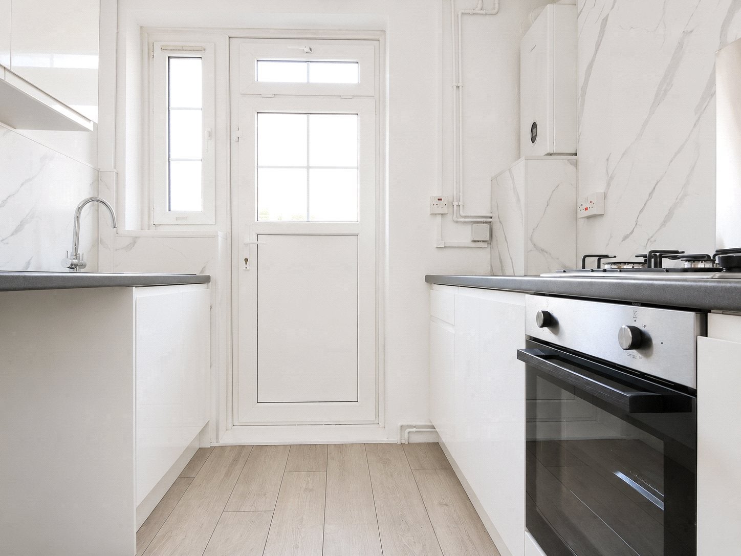 Flat Mountearl Gardens in Greater London