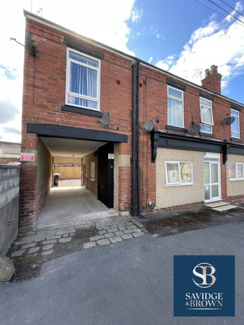 Flat Queen Street in North East Derbyshire
