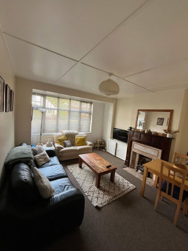 Room Parkthorne Road in Greater London