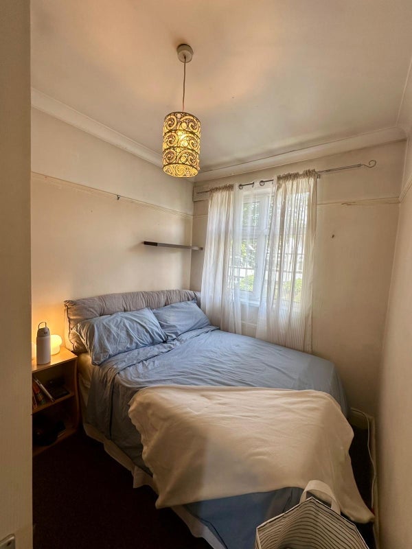 Room Parkthorne Road in Greater London