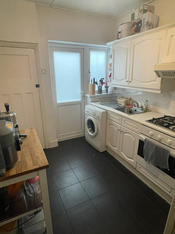 Room Parkthorne Road in Greater London