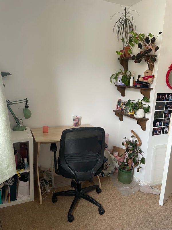 Room Cardinals Way in Greater London