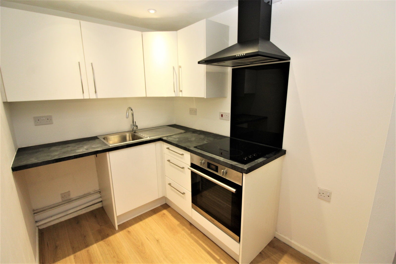 Flat Coleridge Road in Shaw