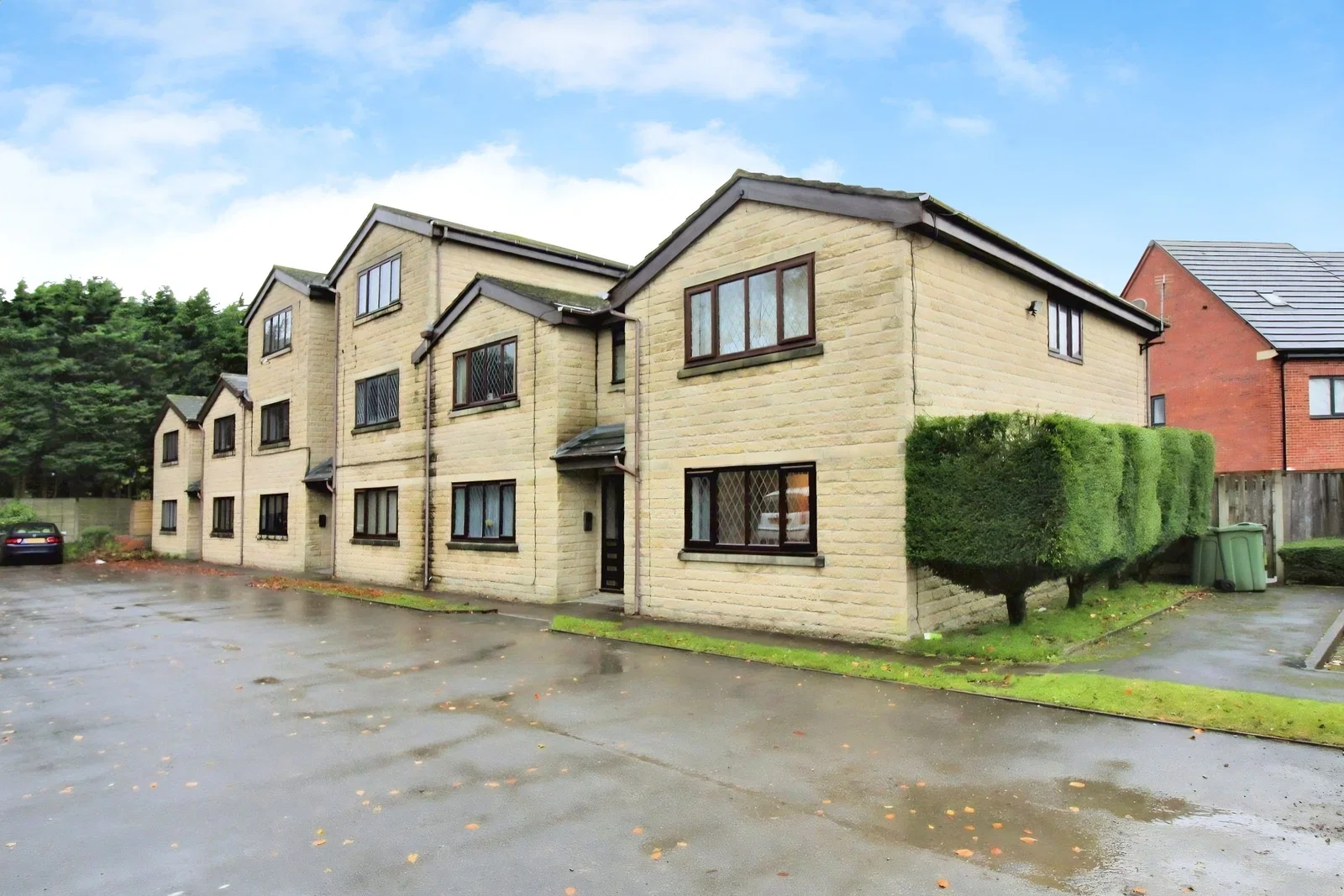 Flat Coleridge Road in Shaw