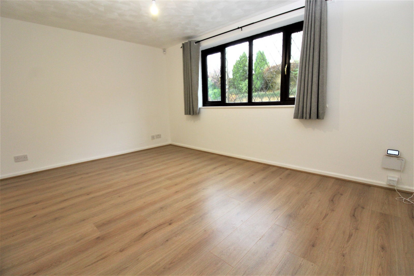 Flat Coleridge Road in Shaw