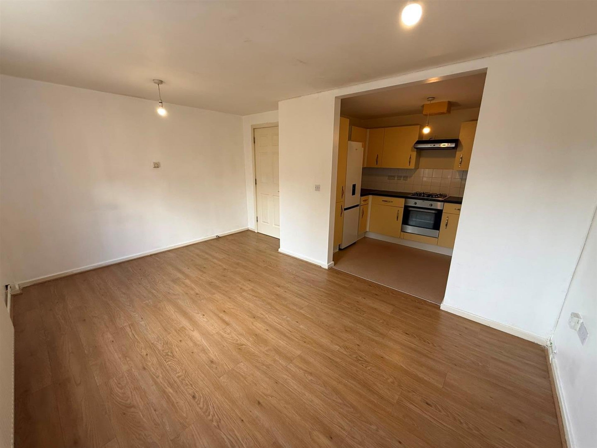 Flat Enstone Road in Greater London