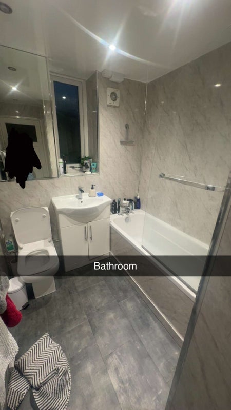 Room Sannox Gardens in Glasgow
