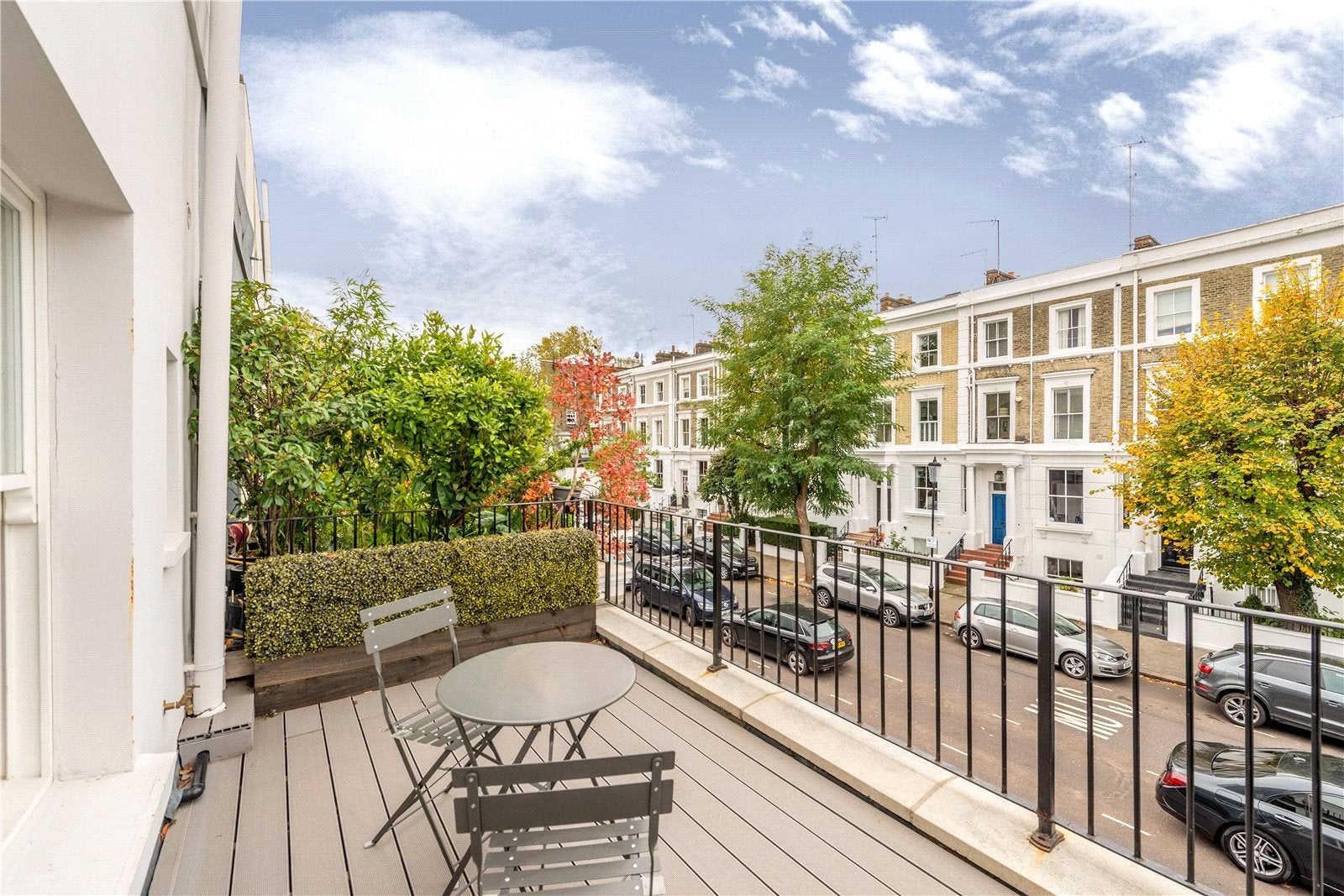 Flat Ladbroke Road in Greater London