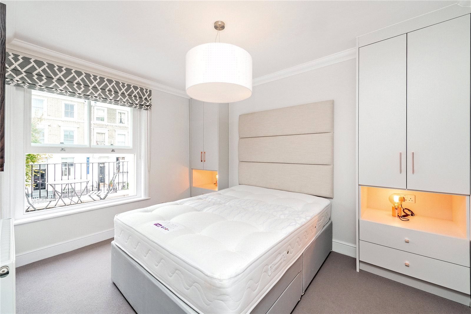 Flat Ladbroke Road in Greater London