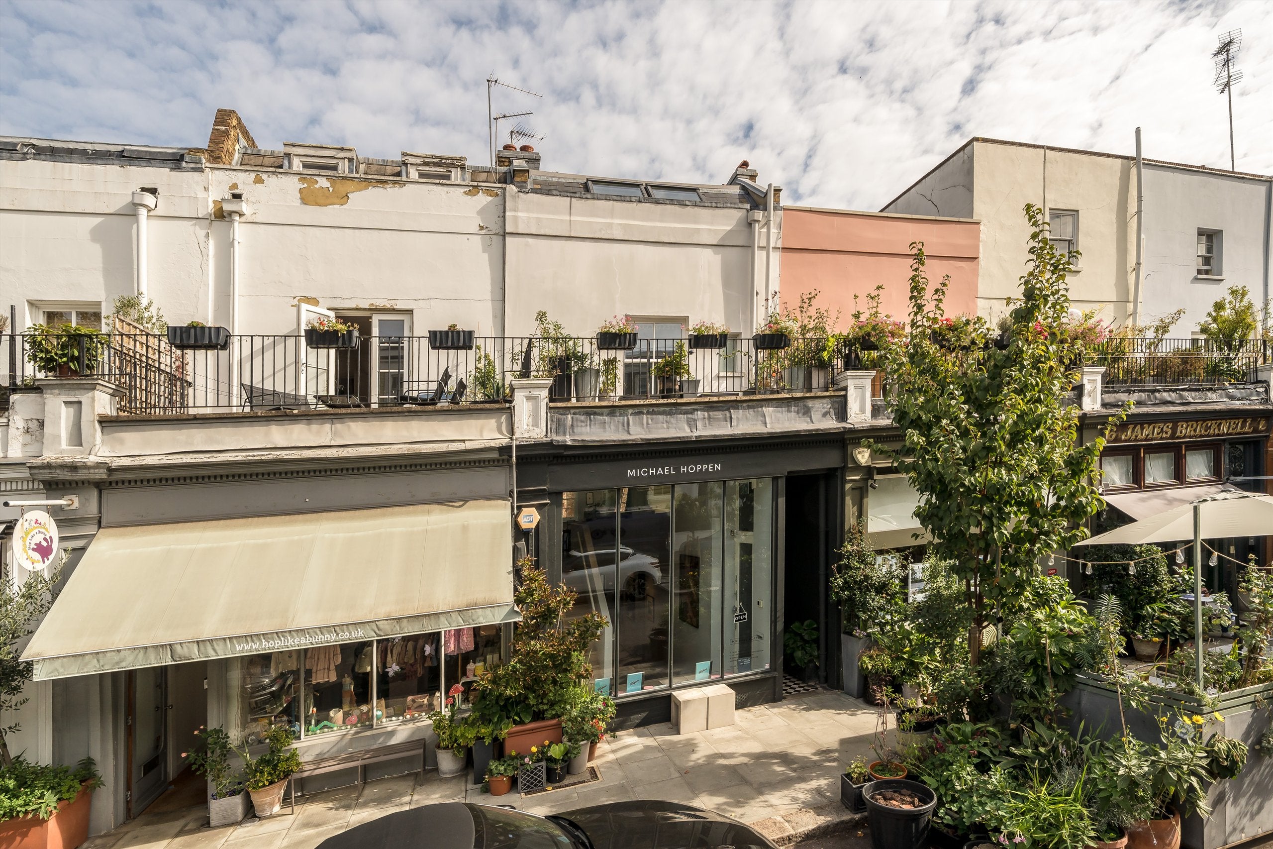 Flat Ladbroke Road in Greater London