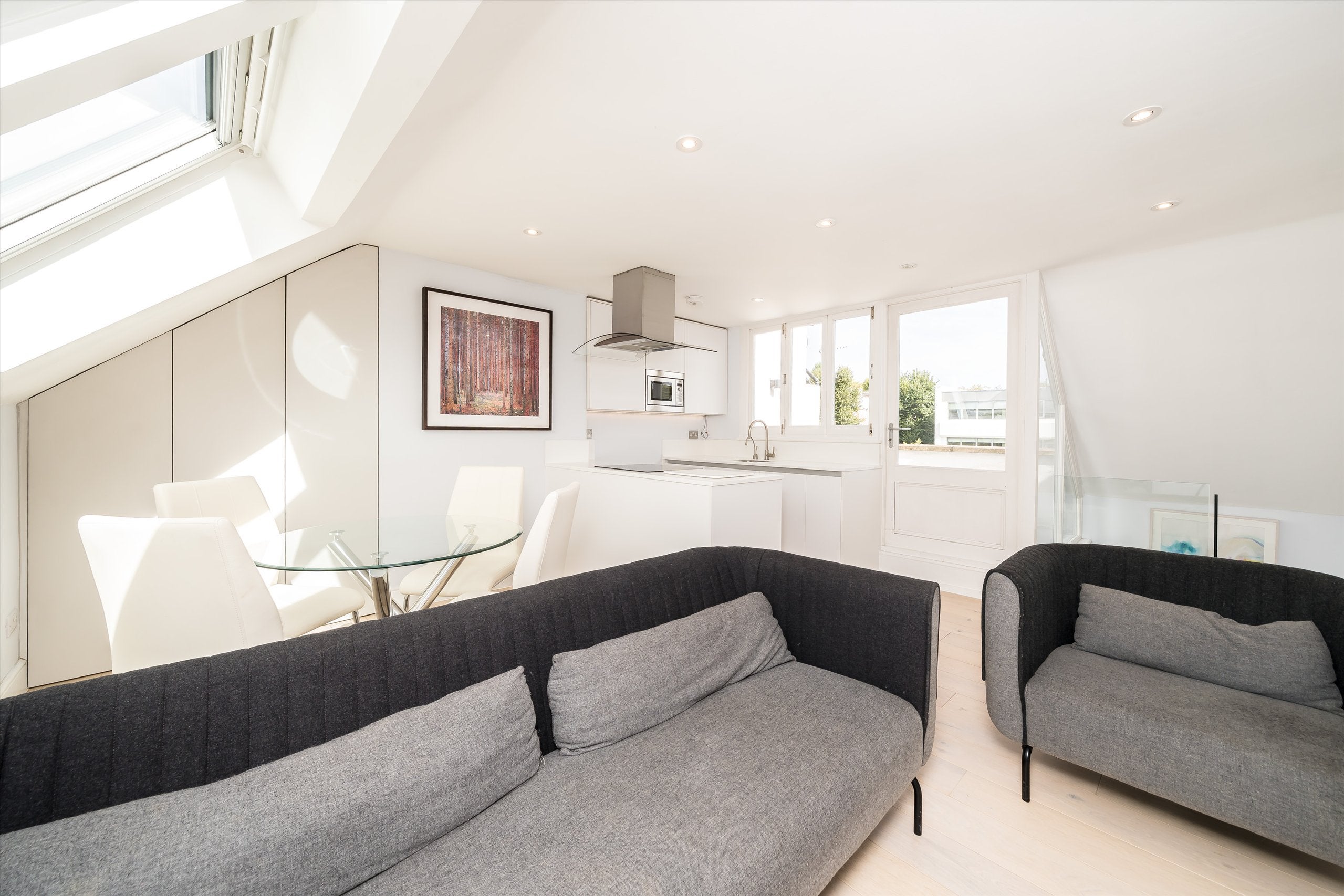 Flat Ladbroke Road in Greater London