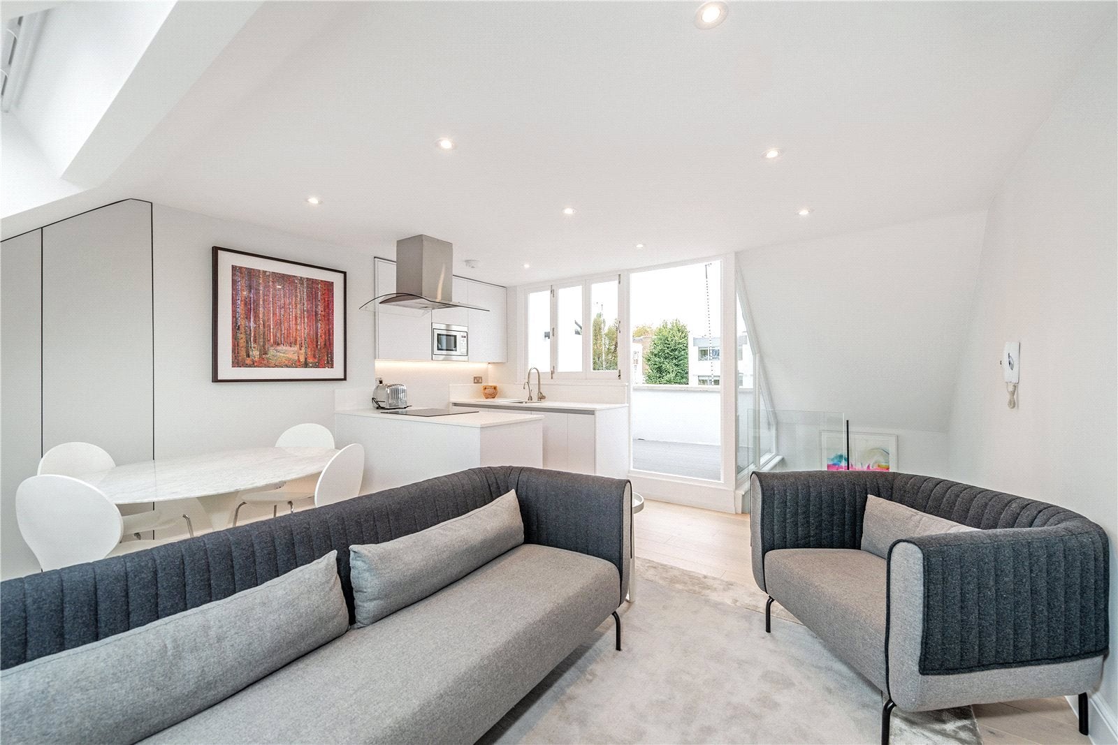Flat Ladbroke Road in Greater London