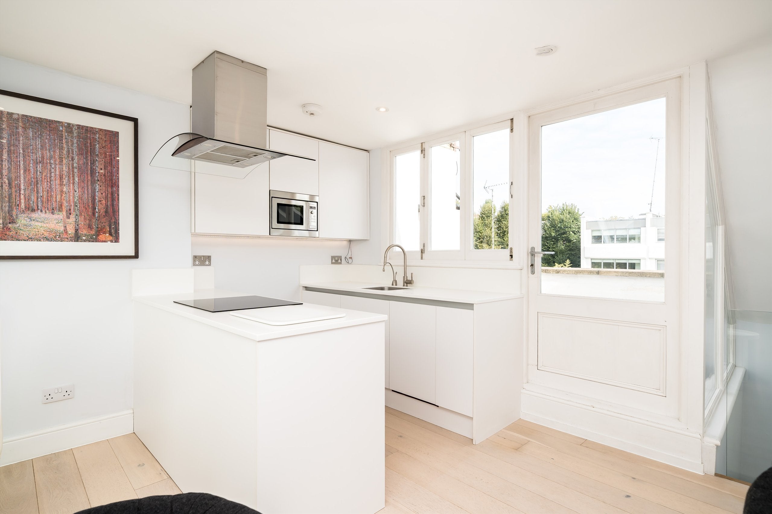 Flat Ladbroke Road in Greater London