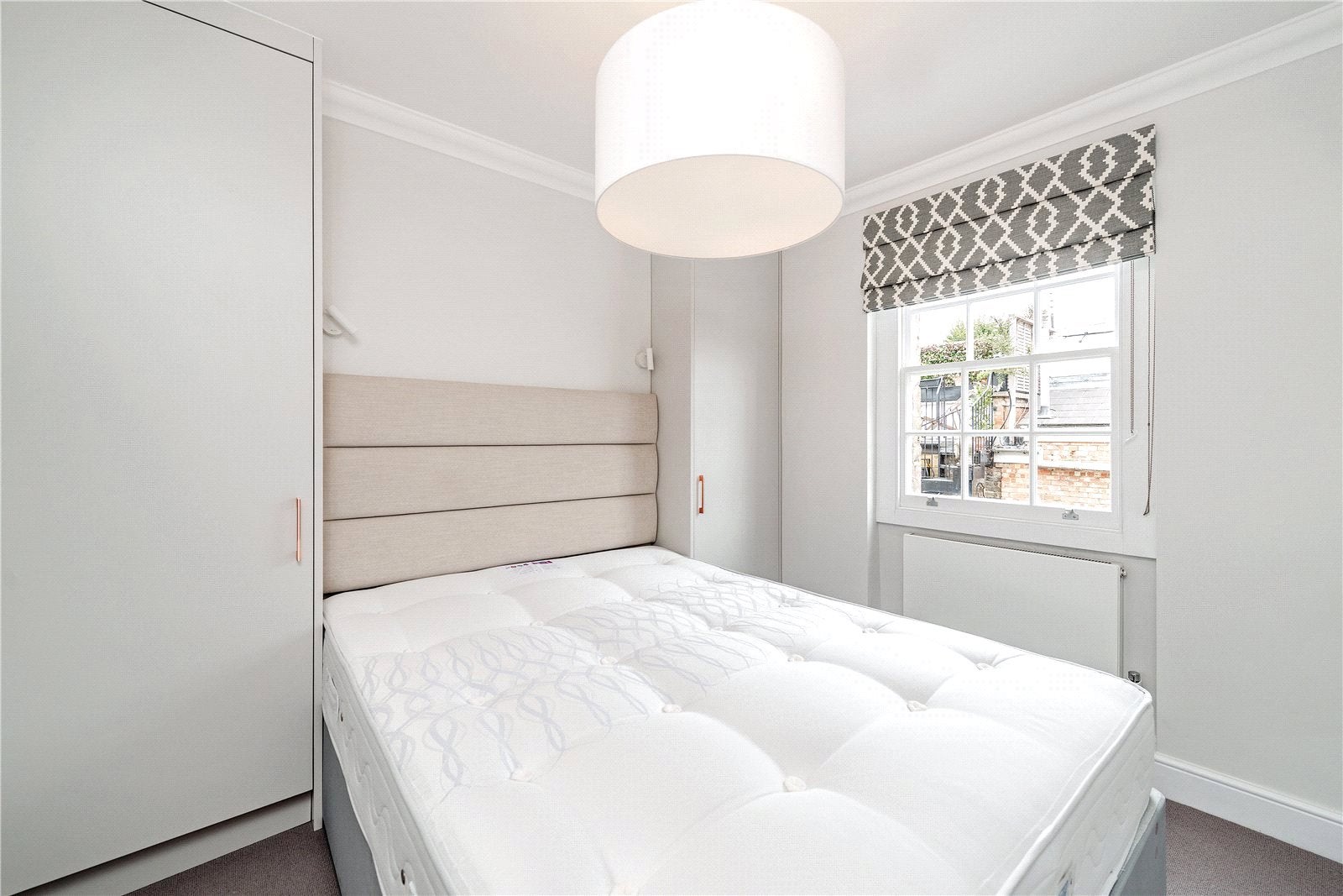 Flat Ladbroke Road in Greater London