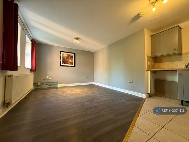 Flat Oakwood Avenue in Salford