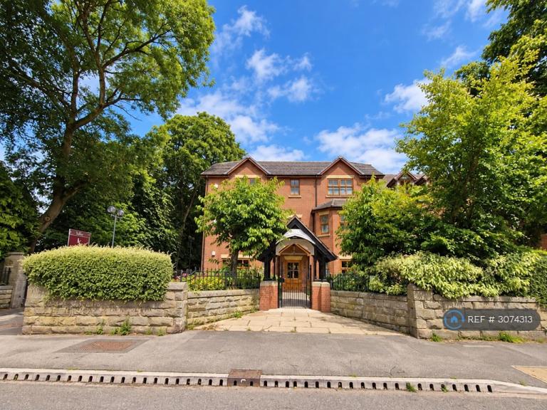 Flat Oakwood Avenue in Salford