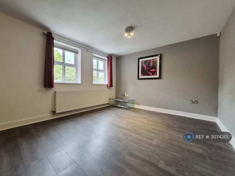 Flat Oakwood Avenue in Salford