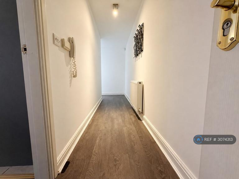 Flat Oakwood Avenue in Salford