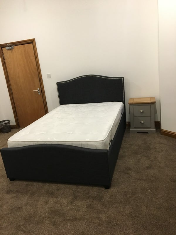 Room Richmond Road in Cardiff
