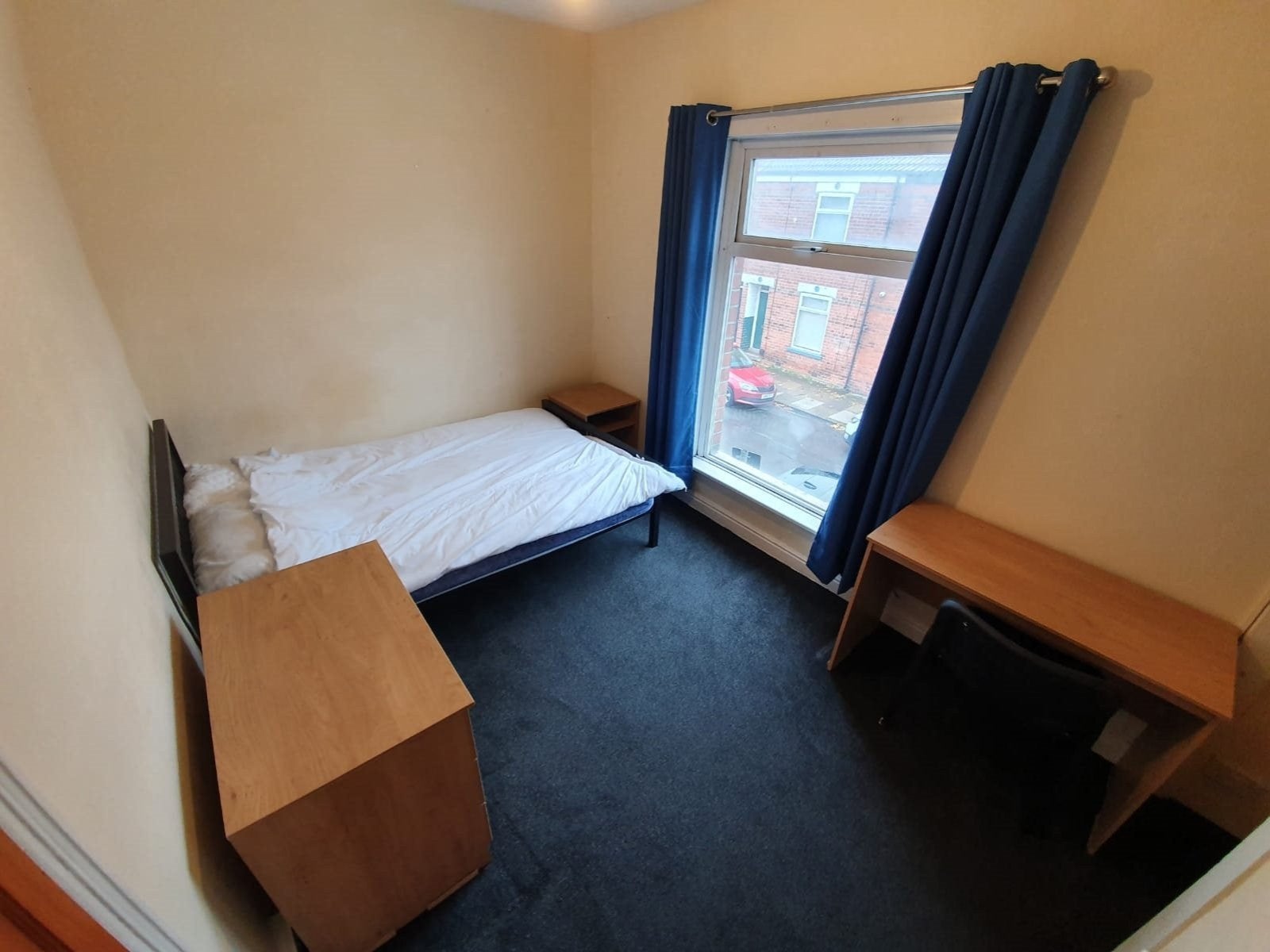 Room Blaydes Street in Hull