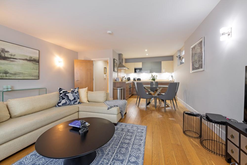 Flat Queen's Terrace in City of Westminster
