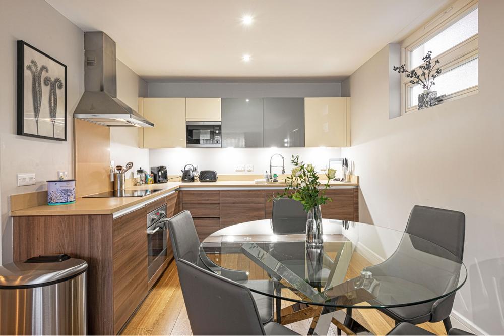 Flat Queen's Terrace in City of Westminster