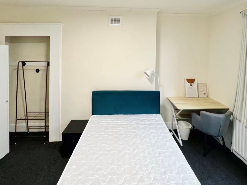 Room Fortess Road in Greater London