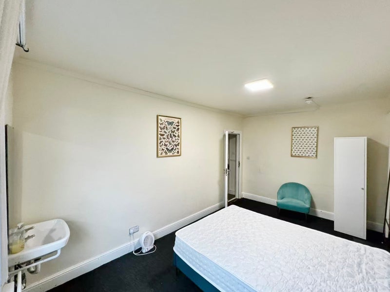 Room Fortess Road in Greater London