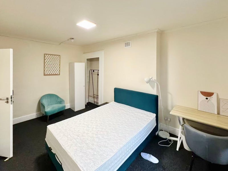 Room Fortess Road in Greater London