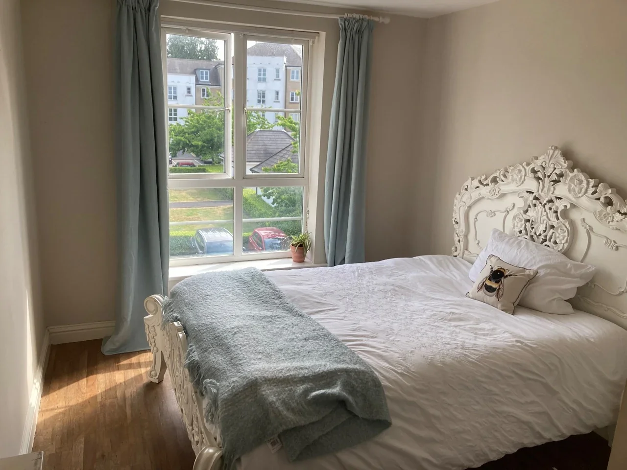 Room Tudor Way in Woking