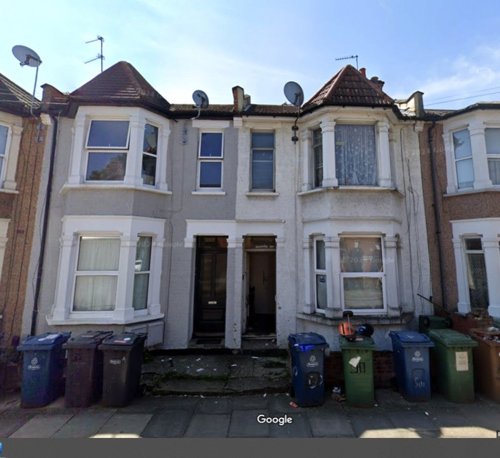 Flat Herga Road in Greater London