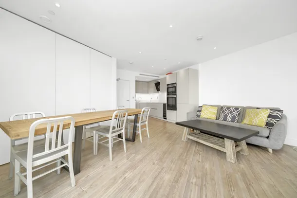 Flat Leman Street in Greater London