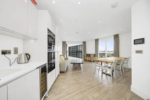Flat Leman Street in Greater London