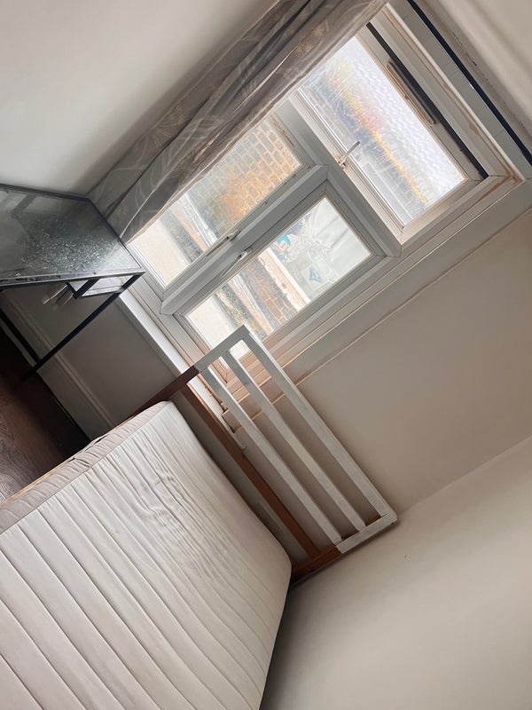 Room Oakfield Road in Greater London