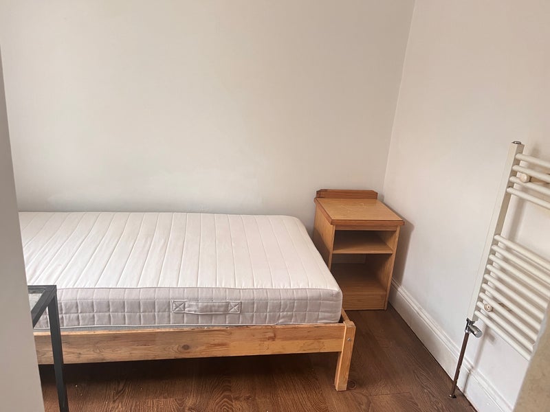 Room Oakfield Road in Greater London