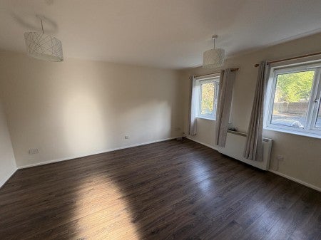 Flat Chaucer Close in Tamworth