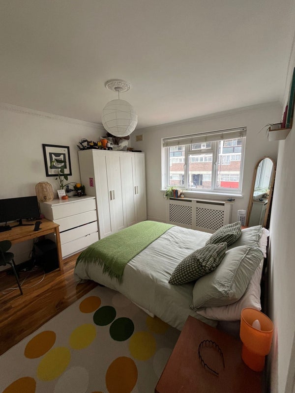 House Avis Square in Greater London