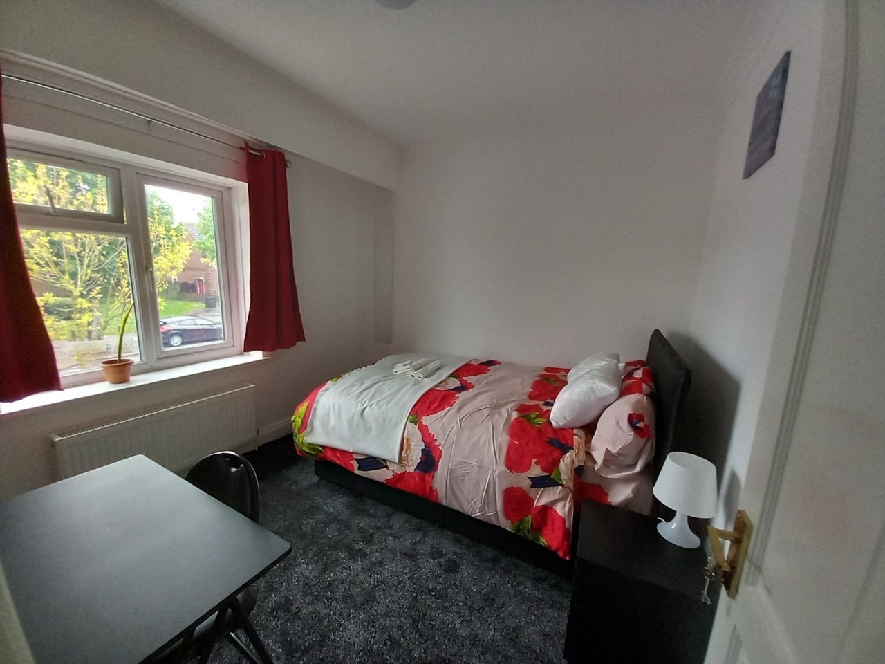 Room Lodge Avenue in Greater London