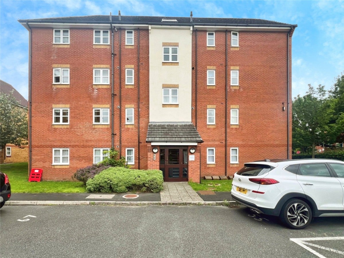 Flat Marlcroft Drive in Liverpool
