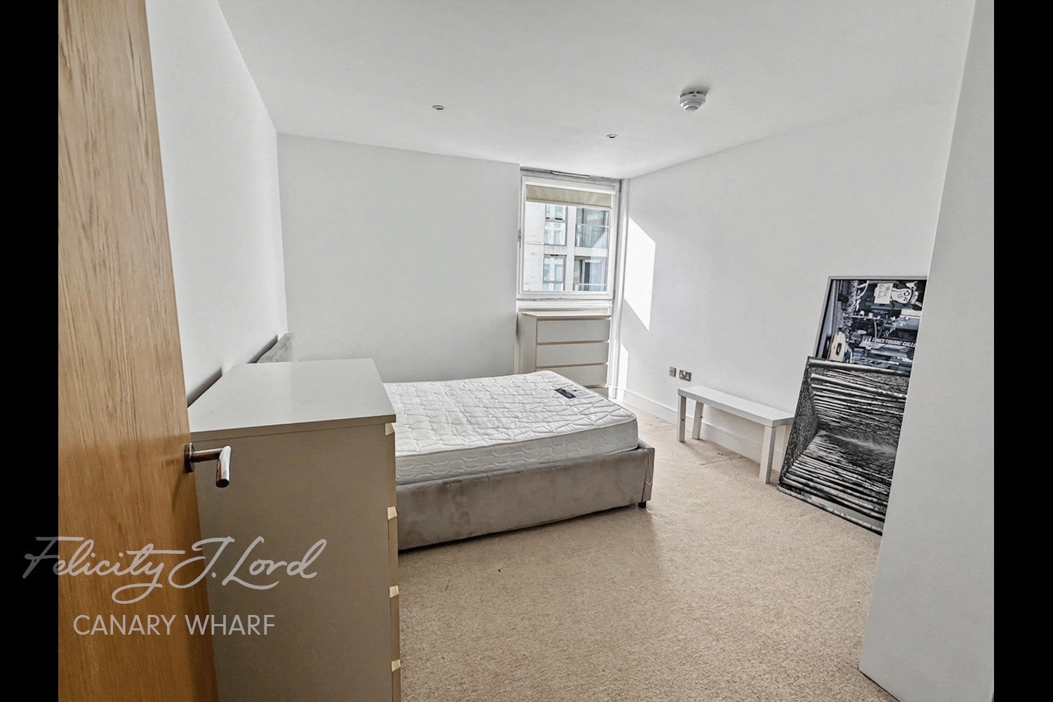 Flat Lanterns Way in Greater London