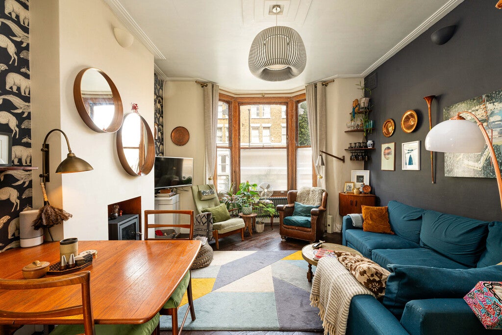 Flat Minet Road in Greater London