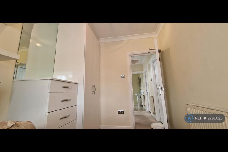 Room Gurney Road in Southampton