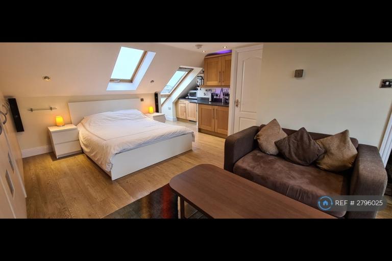 Room Gurney Road in Southampton