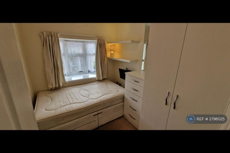 Room Gurney Road in Southampton