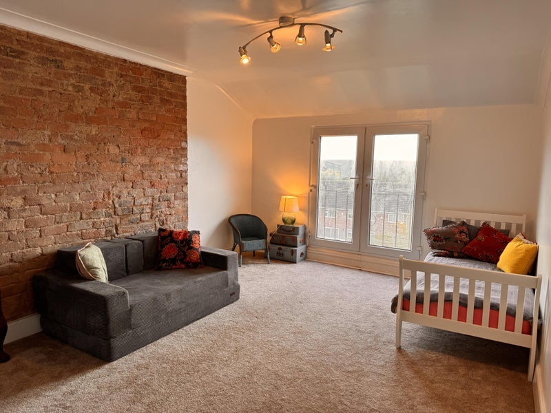 Room Waterloo Road in Crosby